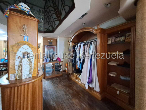 Maritza Lucena Te Ofrece Amplio Y Hermoso Local Comercial En Venta Al Este De Barquisimeto, Probadores Con Puertas Y Espejos, Lavamopas, Piso De Parquet, Muebles De Madera, Aire Acondicionado.