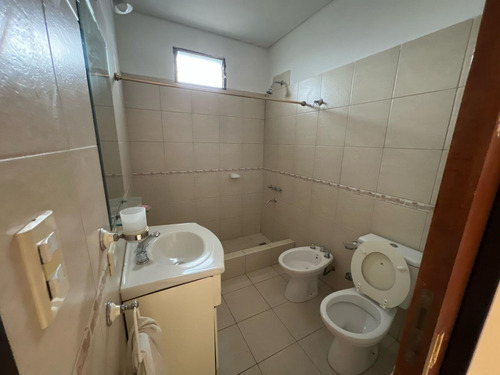 Alquilo Excelente Piso En Caseros De 3 Ambientes Grandes Con Terraza Y Patio Propio!! F: 4571