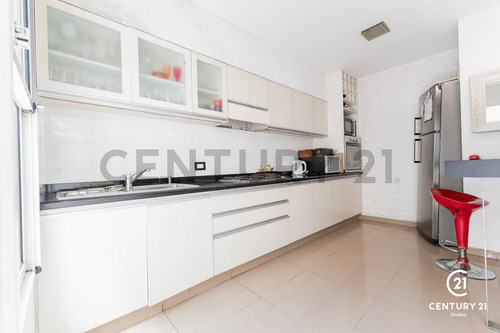 Venta Casa 3 Plantas 5 Dormitorio Cochera Quincho Terraza Jacuzzi. Abasto, Rosario