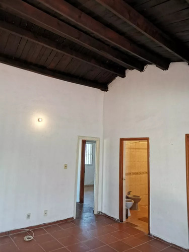 Casa 2 Dormitorios, Con Lugar Para Auto En Zona La Teja