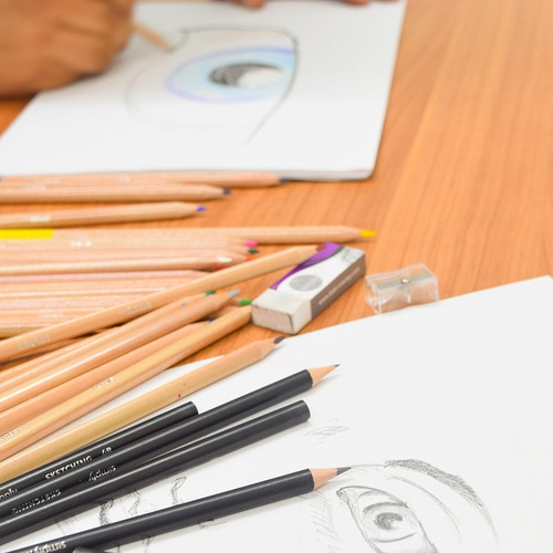 Imagen 7 de 8 de Set De Arte Y Dibujo Estuche 162 Pzs+ Caballete Daler Rowney