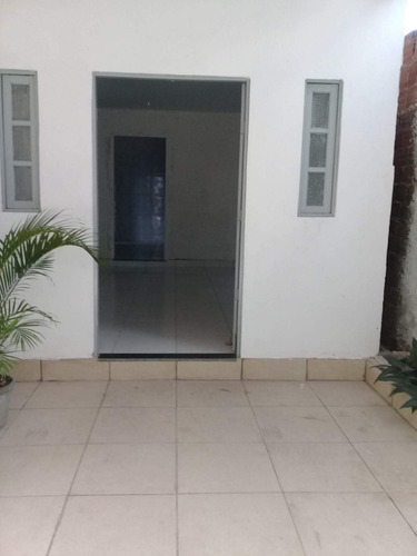 Alugo Casa Água E Luz Incluso.