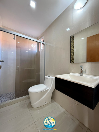 Casa En Venta En Res. Playuela - Tucacas.