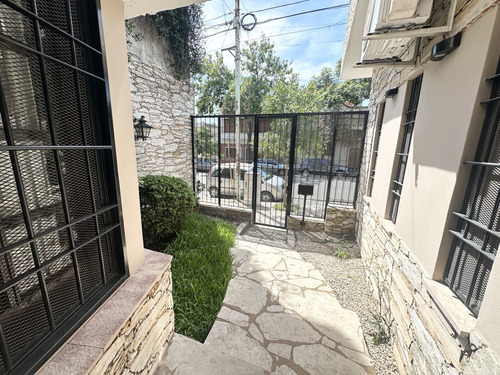 Venta De Hermosa Casa En Parque Chacabuco