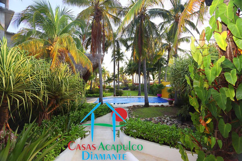 Cad Vicente Guerrero. Casa Con Salida A La Playa. Dos Albercas