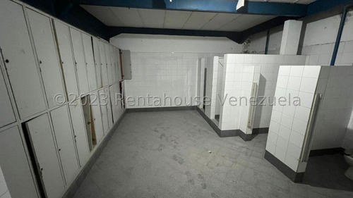 Venta De Edificio Para Fábrica En Boleita Sur.