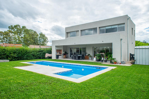 Casa En Venta, Barrio Pilar Del Este, Santa Guadalupe, Gba Norte