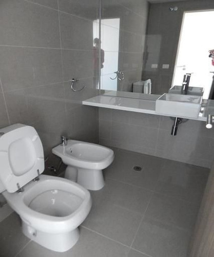 Venta De Apartamento 1 Dormitorio Y Medio En Playa Mansa