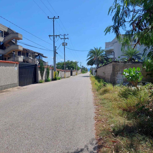 Terreno En Venta En Playa El Agua, Isla De Margarita