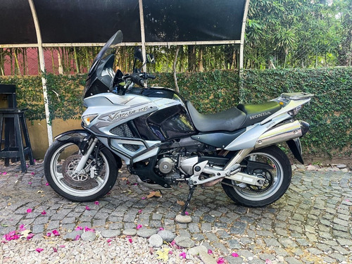 Imagen 2 de 12 de Honda Varadero 1000 *impecable* (no Transalp)