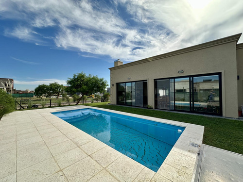 Casa En Venta En Horizontes Al Sur 4 Ambientes Con Pileta