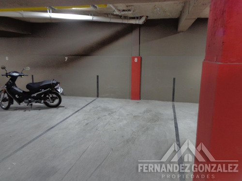 Venta De Cochera Cubierta En Banfield. Ideal Inversión.