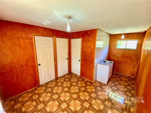 Casa En Venta De 6 Dorm. En Olmué