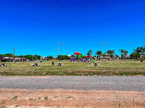 Terreno De 717m2 En Venta En Funes City Frente A La Plaza Zona Colegio Joan Miro