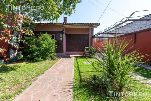 Venta Casa 3 Ambientes Con Cochera Y Jardin Padua. Acepta Permuta