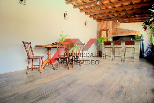 Casa En Venta - 3 Dormitorios - 2 Baños- Barbacoa Y Piscina - Aires Puros
