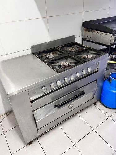 Cocina Industrial (4 Hornallas Y Horno) A Gas