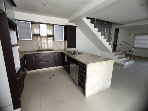 Imagen 2 de 19 de Casa En Venta En Turmero La Mantuana 04128900222