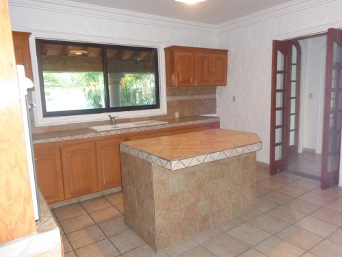 Casa En Renta Fraccionamiento Privado, En Lomas De Atzingo, Cuernavaca