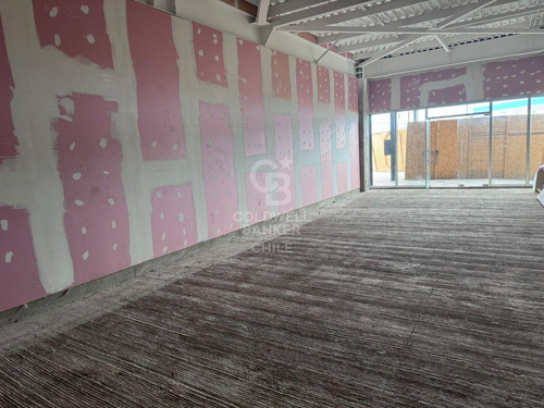 Amplio Local Comercial En Stripcenter