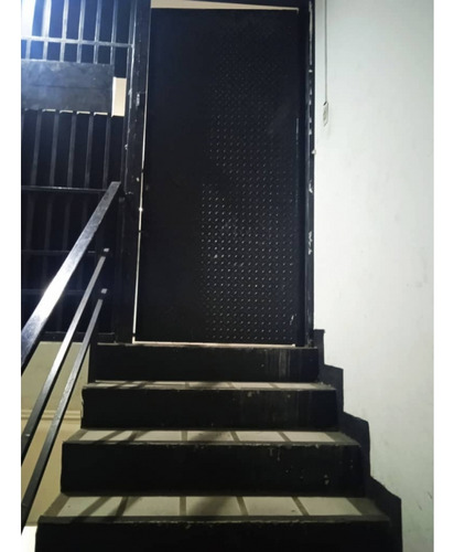 Se Vende Local Comercial A Pie De Calle En Quinta Crespo.