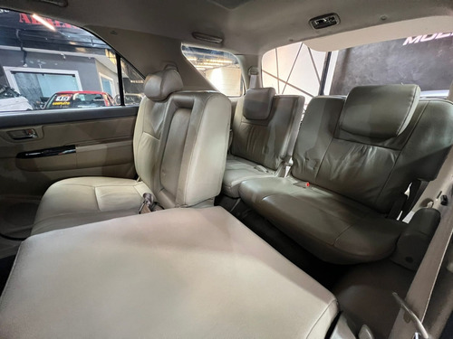 Imagem 14 de 15 de Toyota Hilux Sw4 3.0 4x4 Automático 2013 Top 7 Lugares