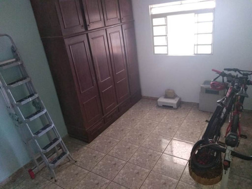 Lote De 360m², Composto De Duas Casas De Dois Quartos - Bhc1611