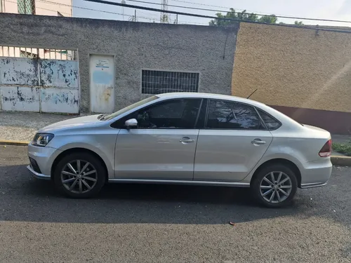 Volkswagen Vento 1.6 Highline At