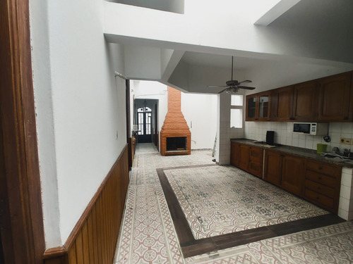 Casa 3 Dormitorios Pocitos Nuevo Con Cochera