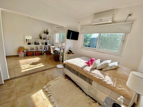 Imagen 16 de 29 de Vendo Increible Casa Dos Plantas, 3/4 Dormitorios En Suite, Enorme Jardin Y Piscina!!