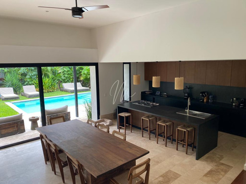 Casa En Venta Con O Sin Muebles En Cancun, Lagos Del Sol