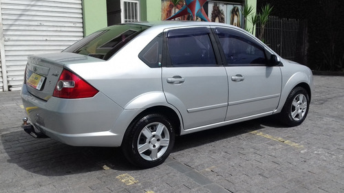 Ford Fiesta Sedan 1.6 Completo 2008 $ 17990 Financia