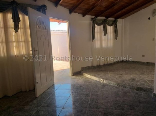Imagen 3 de 13 de Casa En Venta Ubicada En La Urb. Campo Claro. Punto Fijo
