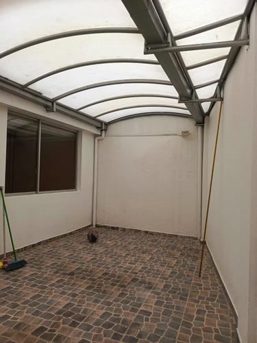 Bonita Casa De Doble Planta Dentro De Un Conjunto Residencia