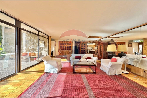 Casa Con Historia En Barrio Gran Bretaña