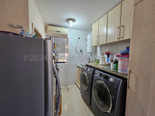 Hermoso Penthouse En Venta De 2 Niveles, En Zona Norte De Nuestra Ciudad Jardín Urb.san Isidro 24-19246 Ecir
