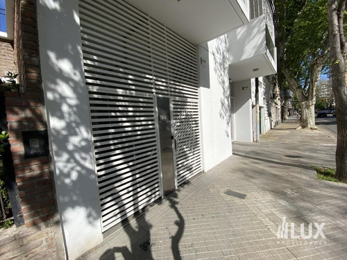 Imagen 9 de 30 de Venta Departamento Duplex 2 Dormitorios Con Cochera Frente Plaza Buratovich - Echesortu