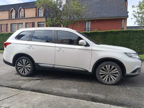Mitsubishi Outlander Kaiteki 2.4 Full 4x4 At 7 Psj 2020