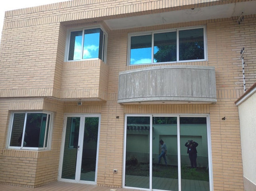 Townhouse En Venta Maracay La Cooperativa Resd Villas Baltico 23-4820