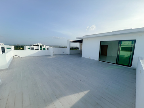 Penthouse De Venta Con Terraza Y Area Social Con Piscina