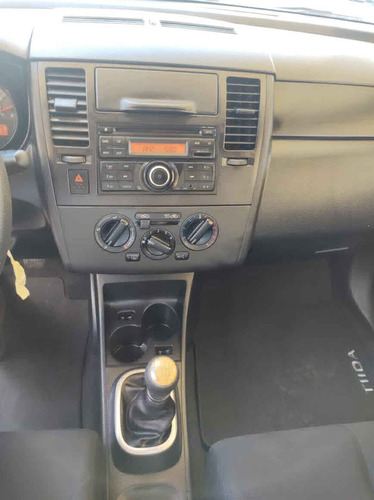 Imagen 14 de 14 de Nissan Tiida 2015 4p Sedán Sense L4/1.8 Man