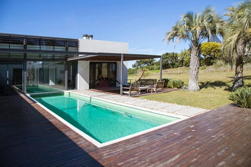 Deslumbrante Casa En Primera Linea!- Ref: 2640