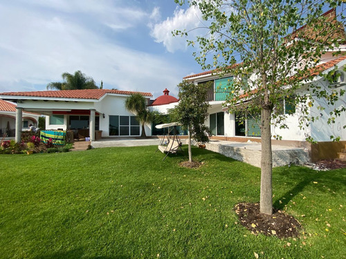 Casa En Renta En Lomas De Cocoyoc Con Gran Vista Panorámica