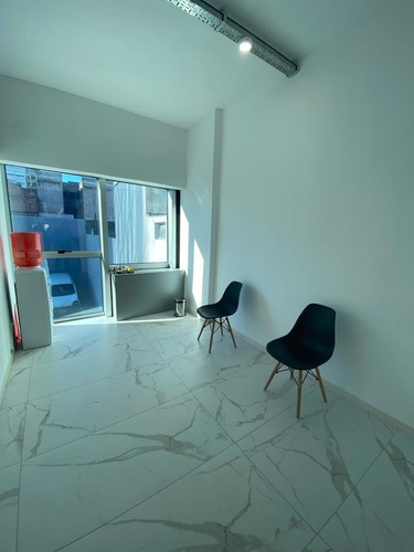 Oficina En Venta Ubicado En Banfield, Lomas De Zamora