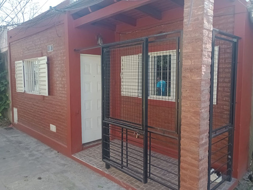 Venta Casa Pasillo 2 Dormitorios Fisherton