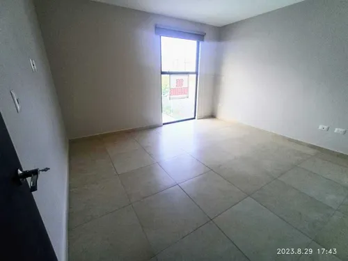 Casa En Venta En El Refugio, 3 Recámaras, 2.5 Baños, Alberca, Seguridad, Lujo!