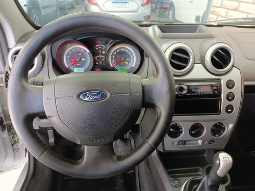 Imagem 4 de 8 de Ford Fiesta 1.6 Mpi Class Hatch 8v Flex 4p Manual