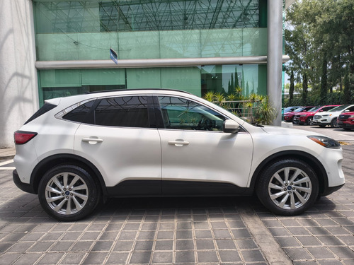 Ford Escape titanium hev