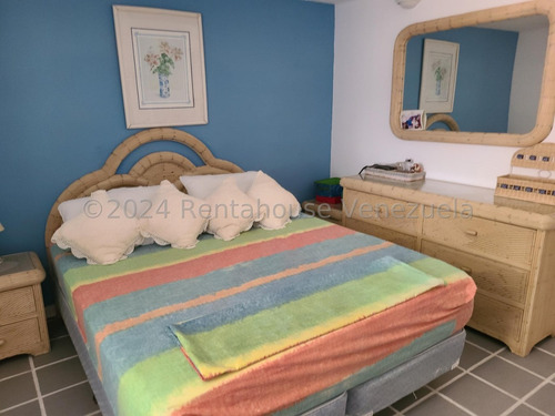 Bello Apartamento Con Vista Al Mar De 3 Hab Y 3 Baños. Xm. Excelente Precio 24-19235