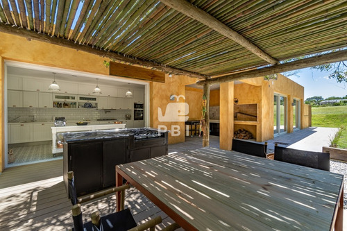 Casa De 3 Dormitorios En Barrio Privado - Ref : Pbi3239